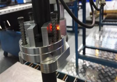 Евтин 6090 започне со контрола на CNC плазма машина за сечење метал