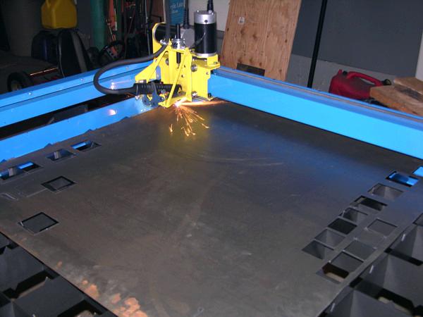 Висок прецизност сече железо, јаглероден челик метал CNC машина мали CNC плазма машина за сечење