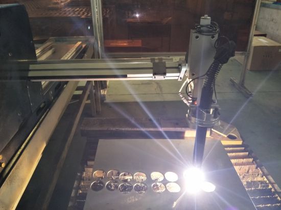Машина за сечење на метали ефикасна површина 1500 * 2500mm плазма CNC машина за сечење со плазма факел и висина на лак